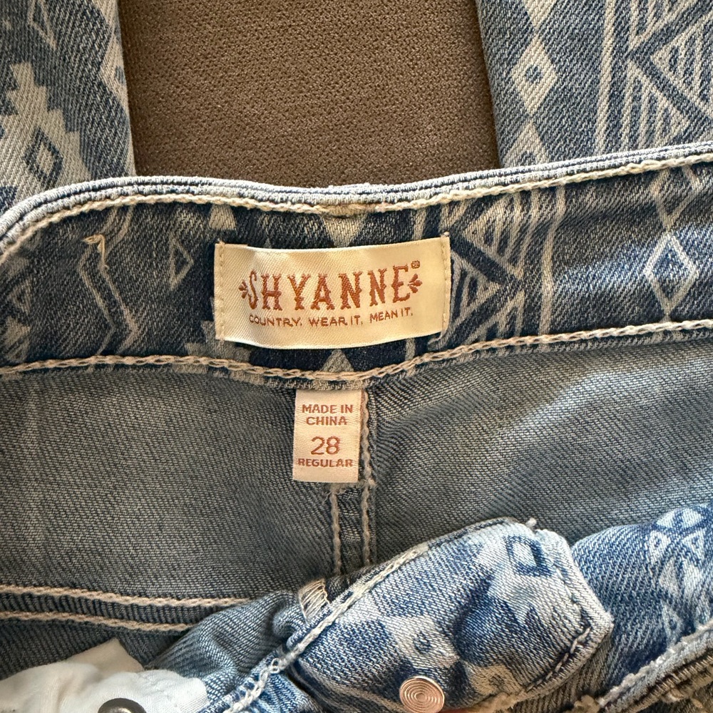Shyanne Super flare Aztec jeans - Picture 3 of 3